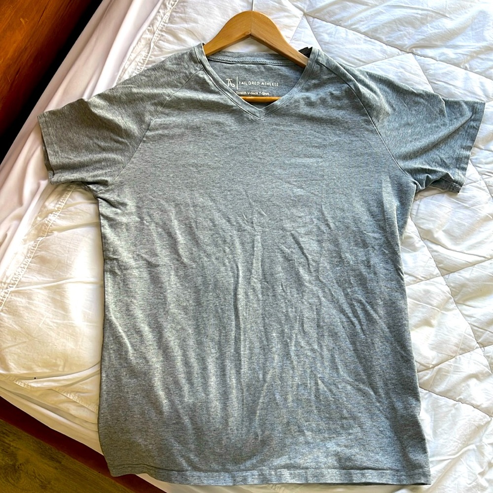 Tailored Athlete Short Sleeve V-neck  GRAY